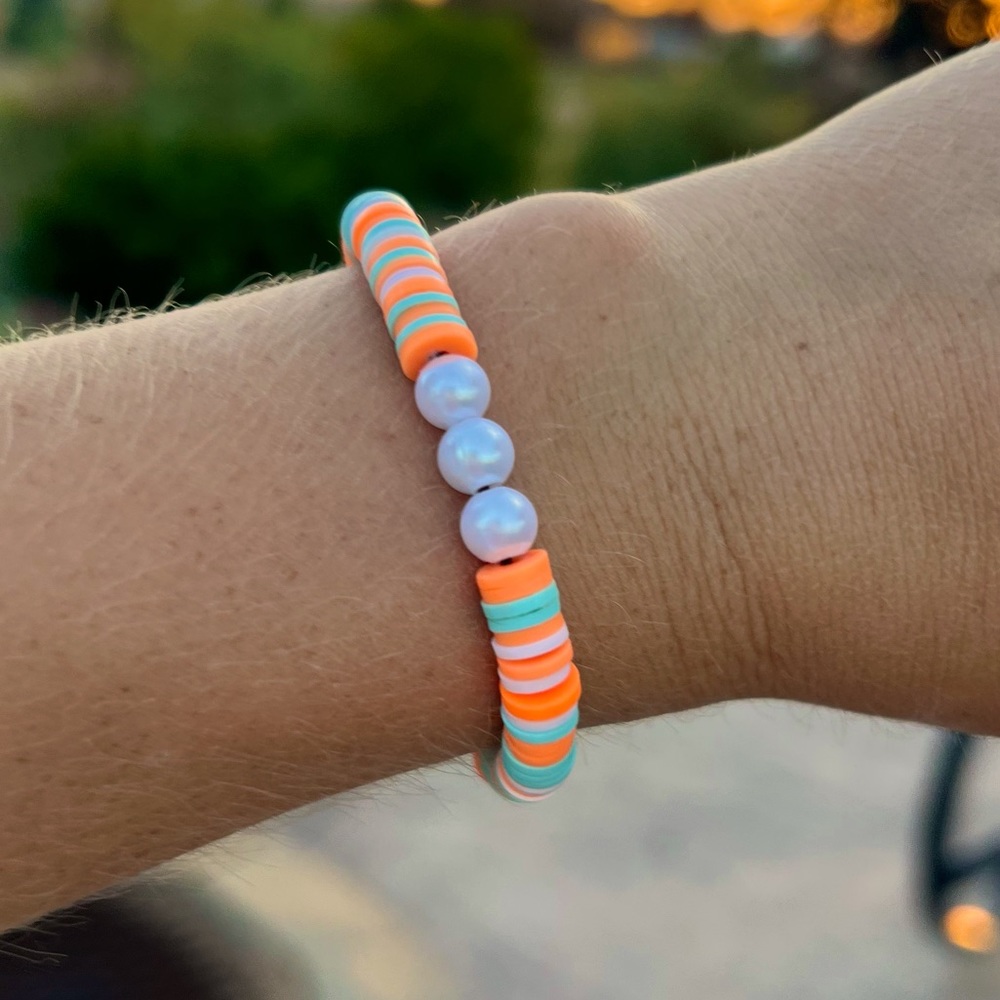 ☀️summer bracelets☀️$3 for 1 bracelet $5 for a set.